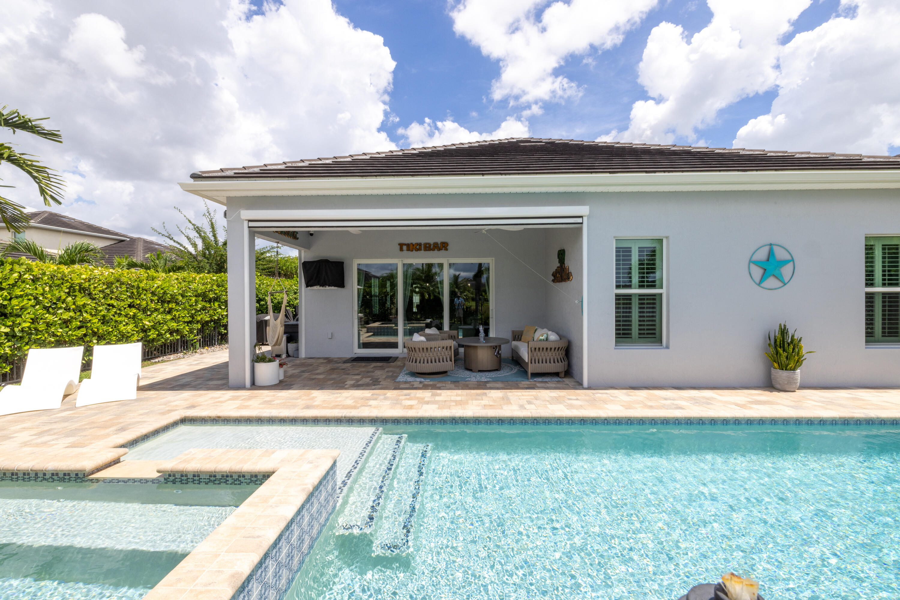 BANYAN BAY - Residential