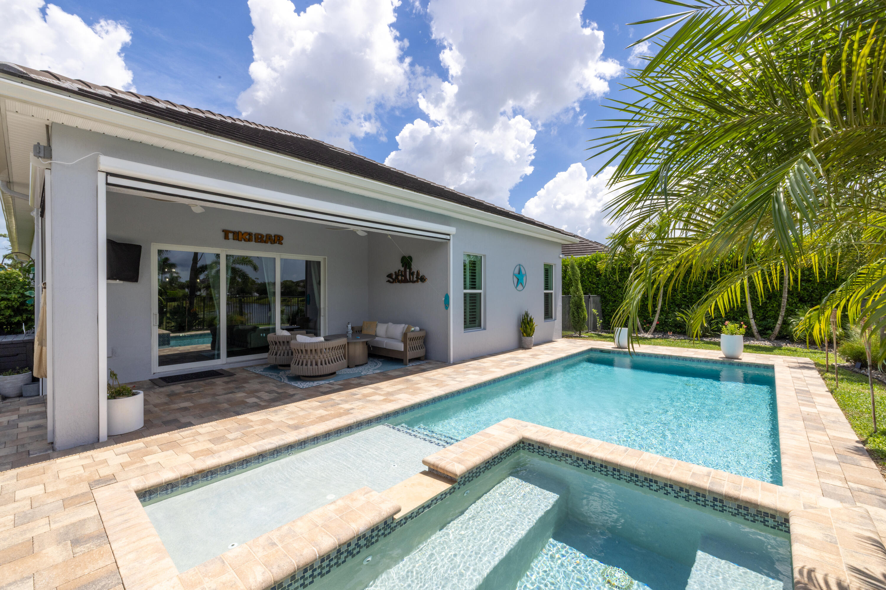 BANYAN BAY - Residential