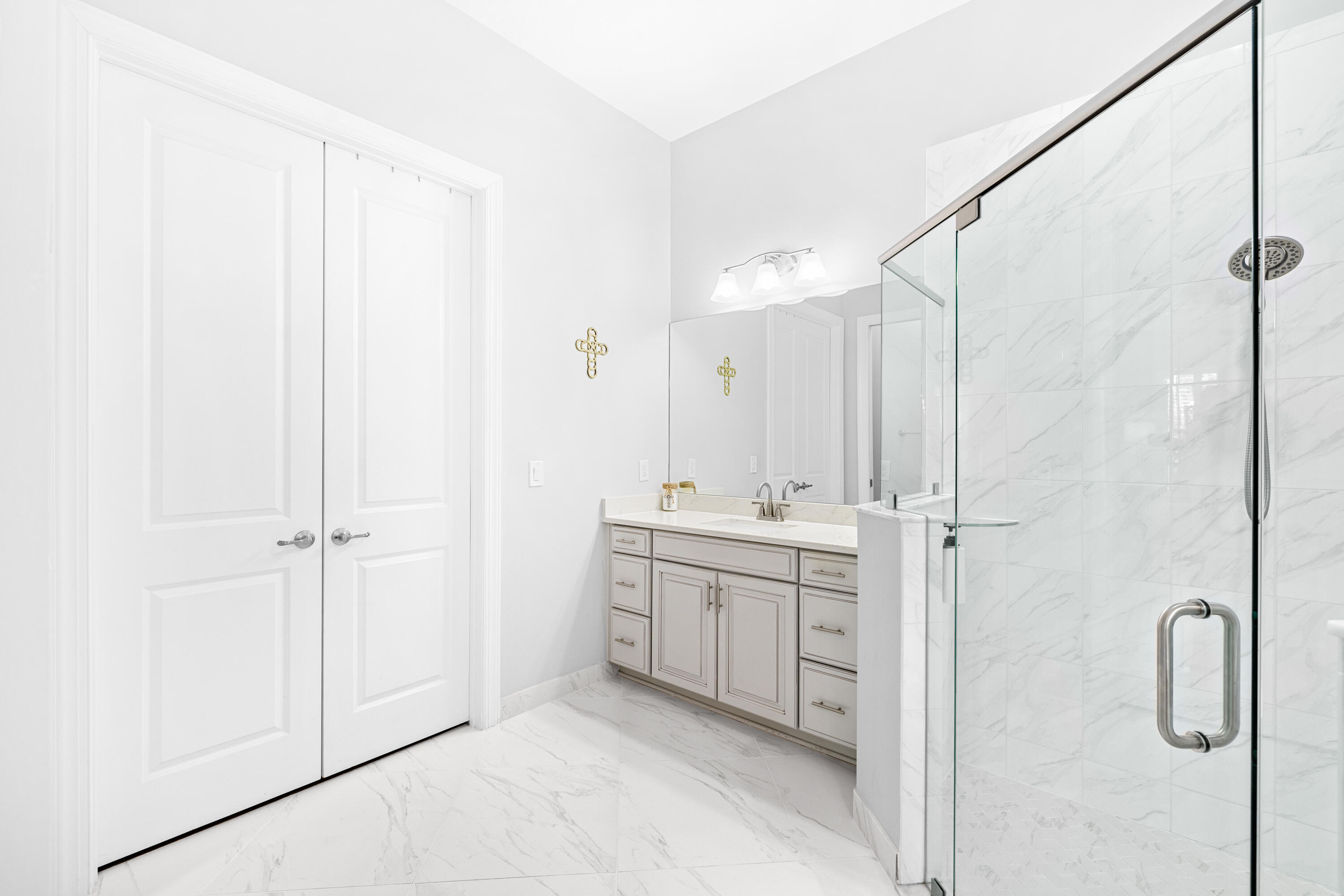 BANYAN BAY - Residential