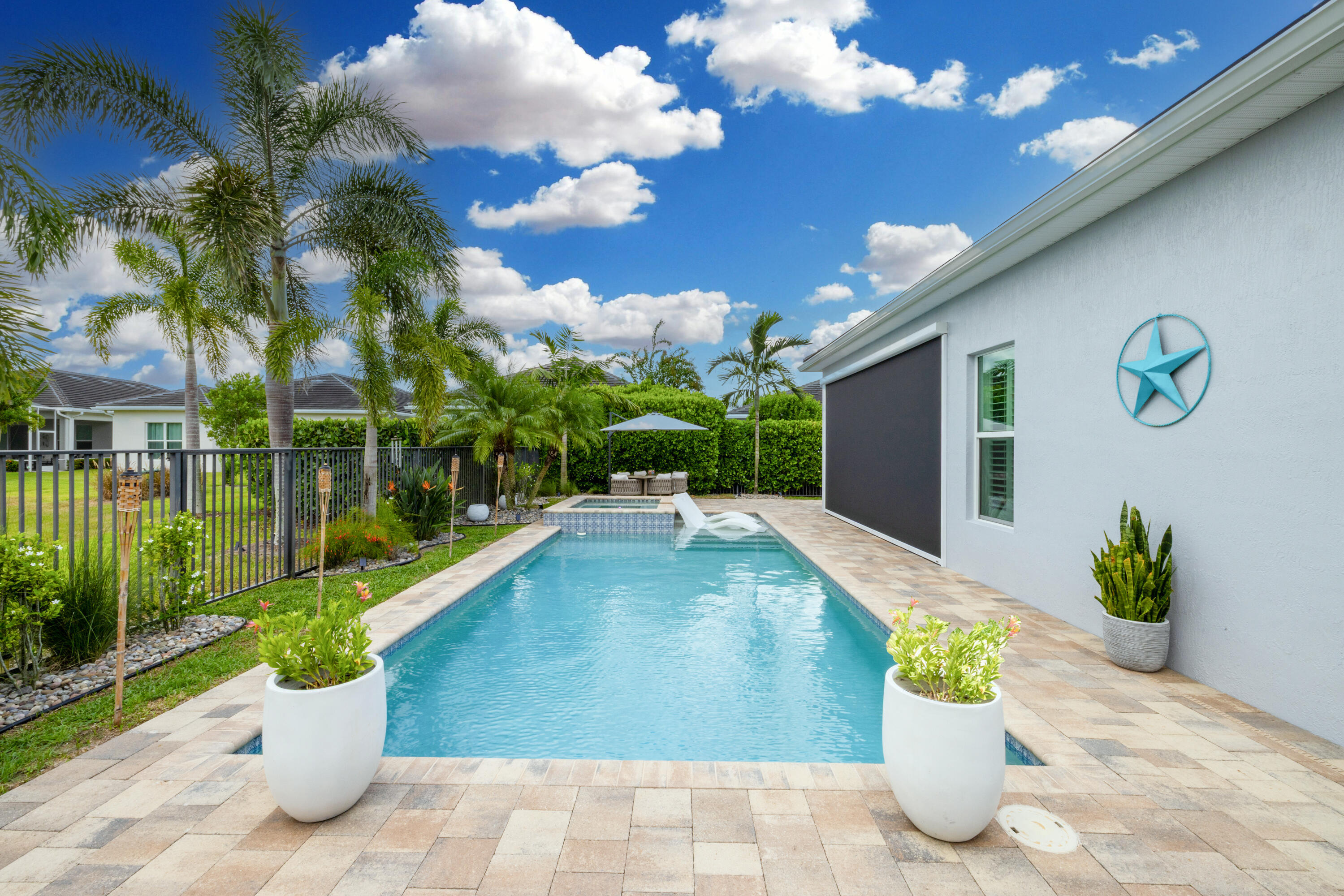 BANYAN BAY - Residential