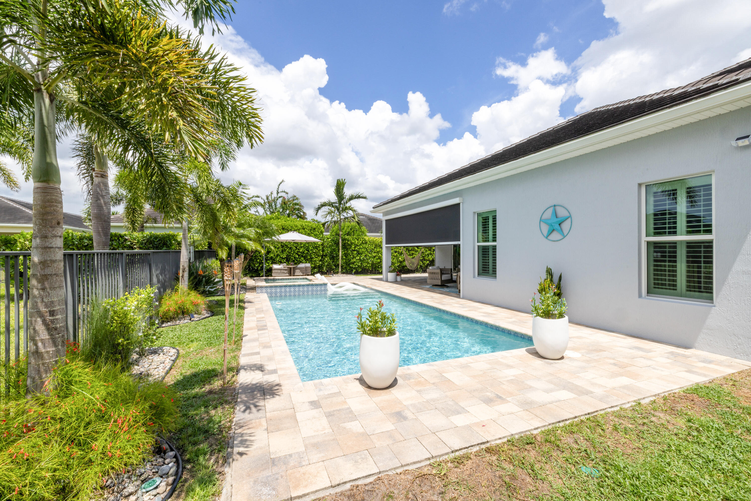 BANYAN BAY - Residential