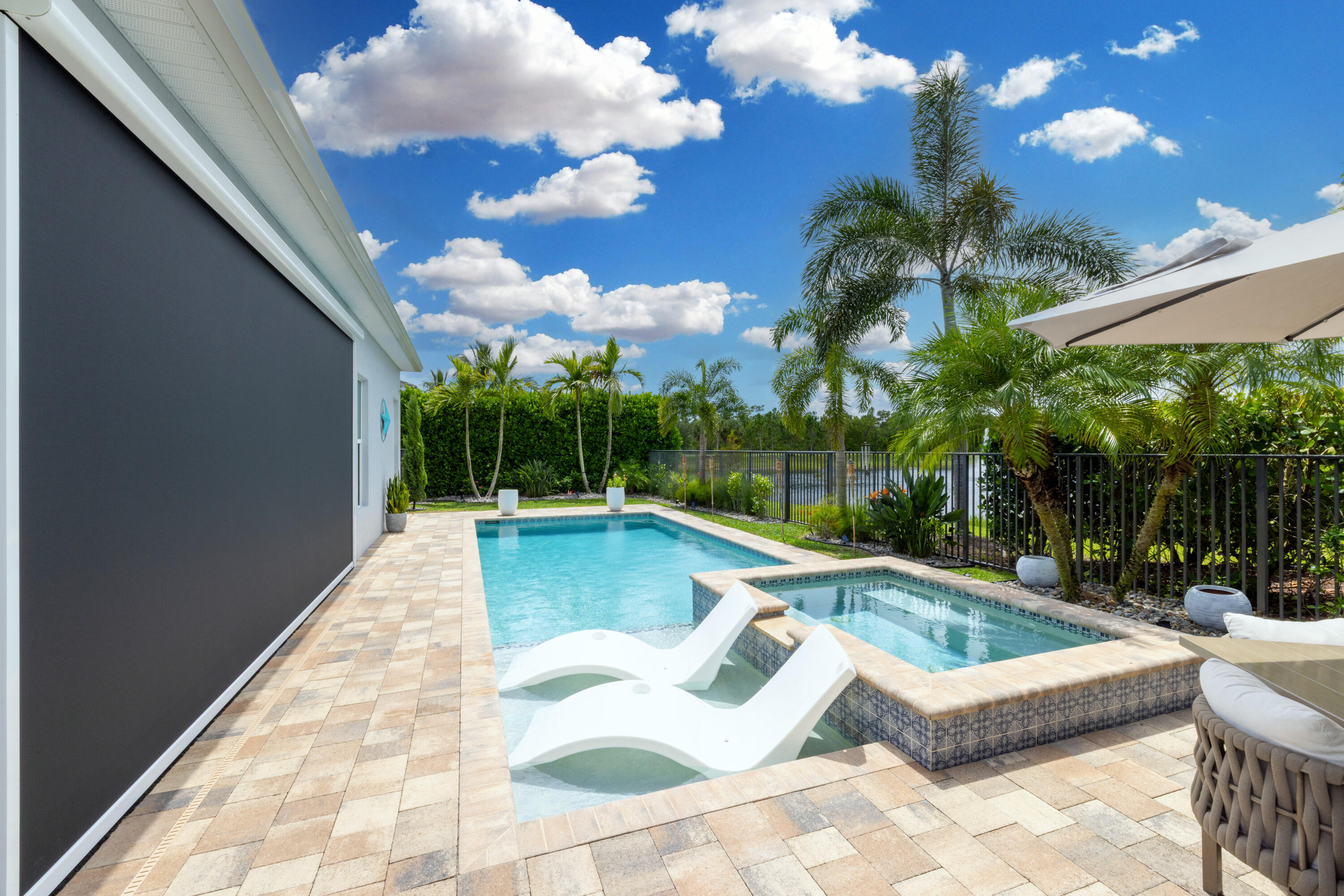 BANYAN BAY - Residential