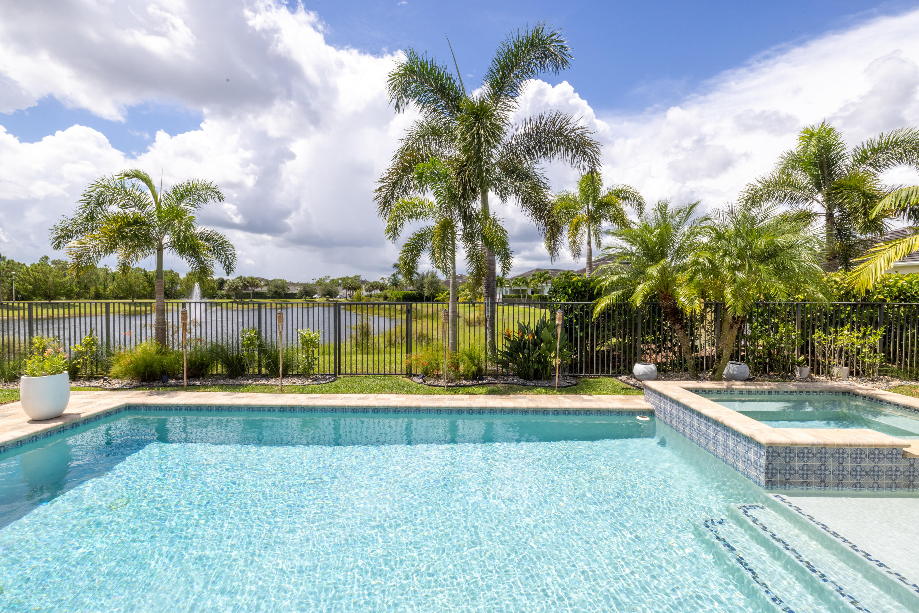 BANYAN BAY - Residential