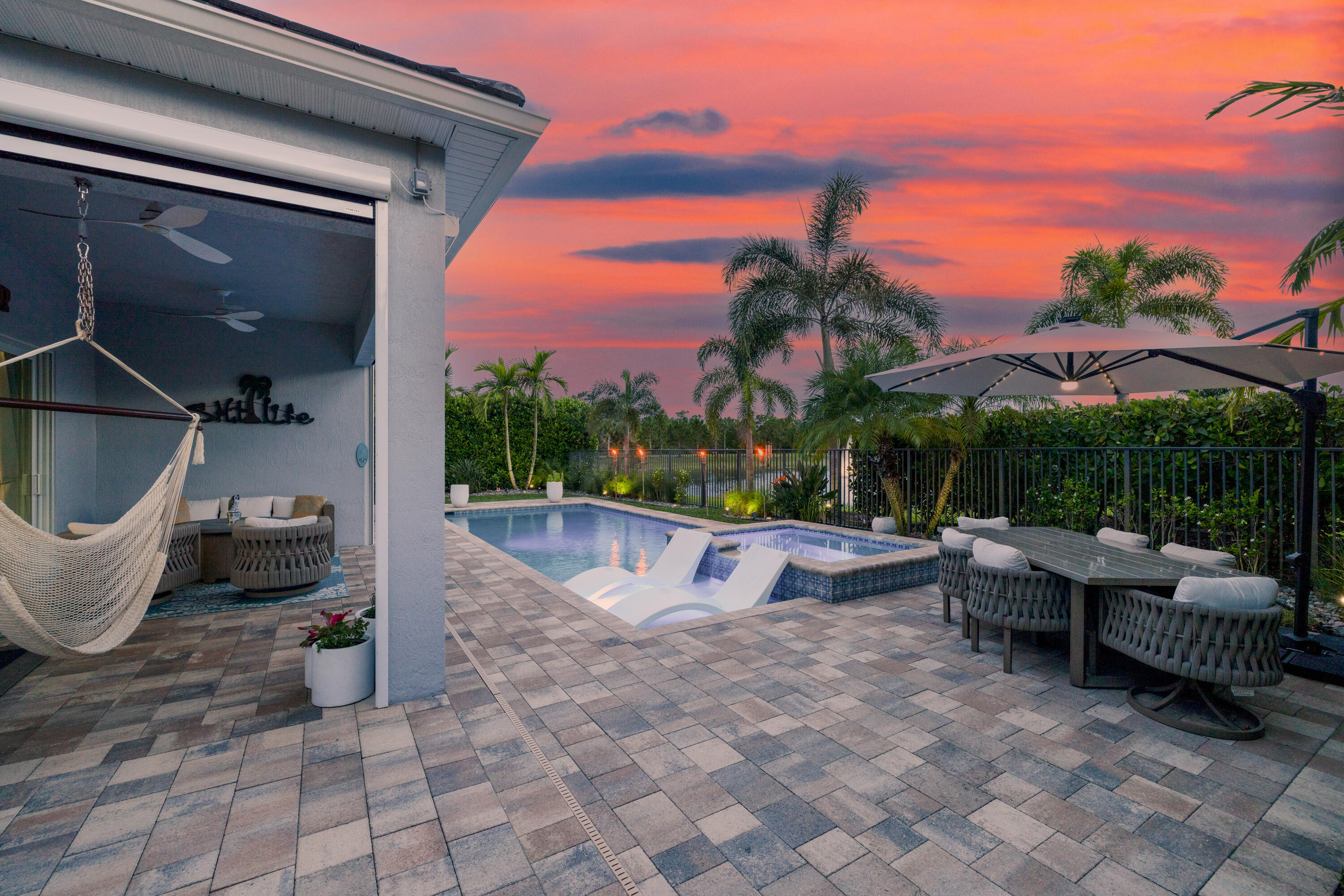 BANYAN BAY - Residential