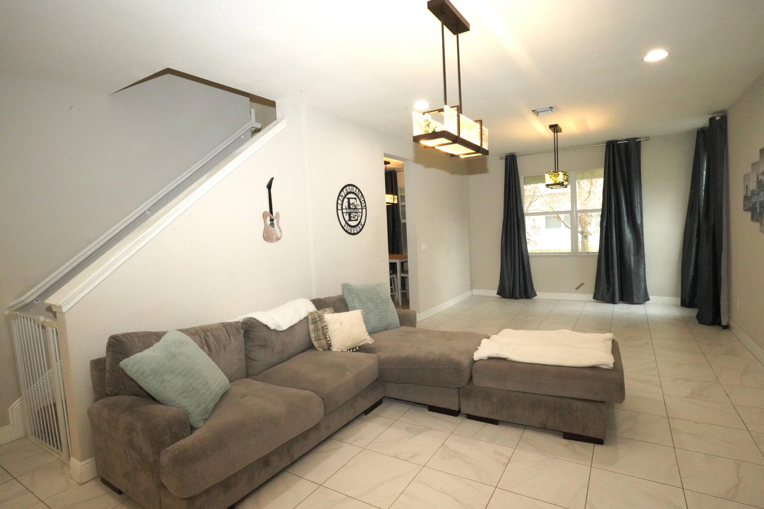 1271 NW Leonardo Circle