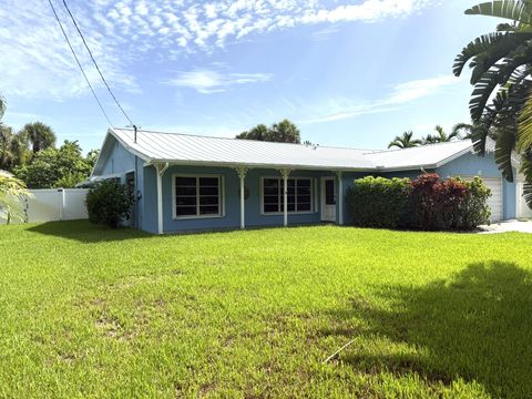 Photo of 1916 Coconut Drive, Fort Pierce, FL 34949 (MLS # B26003773)