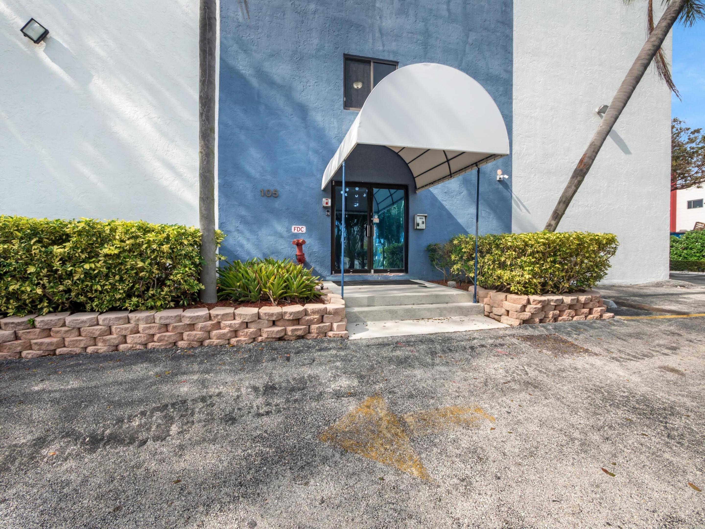 105 S RIVERSIDE Drive 102