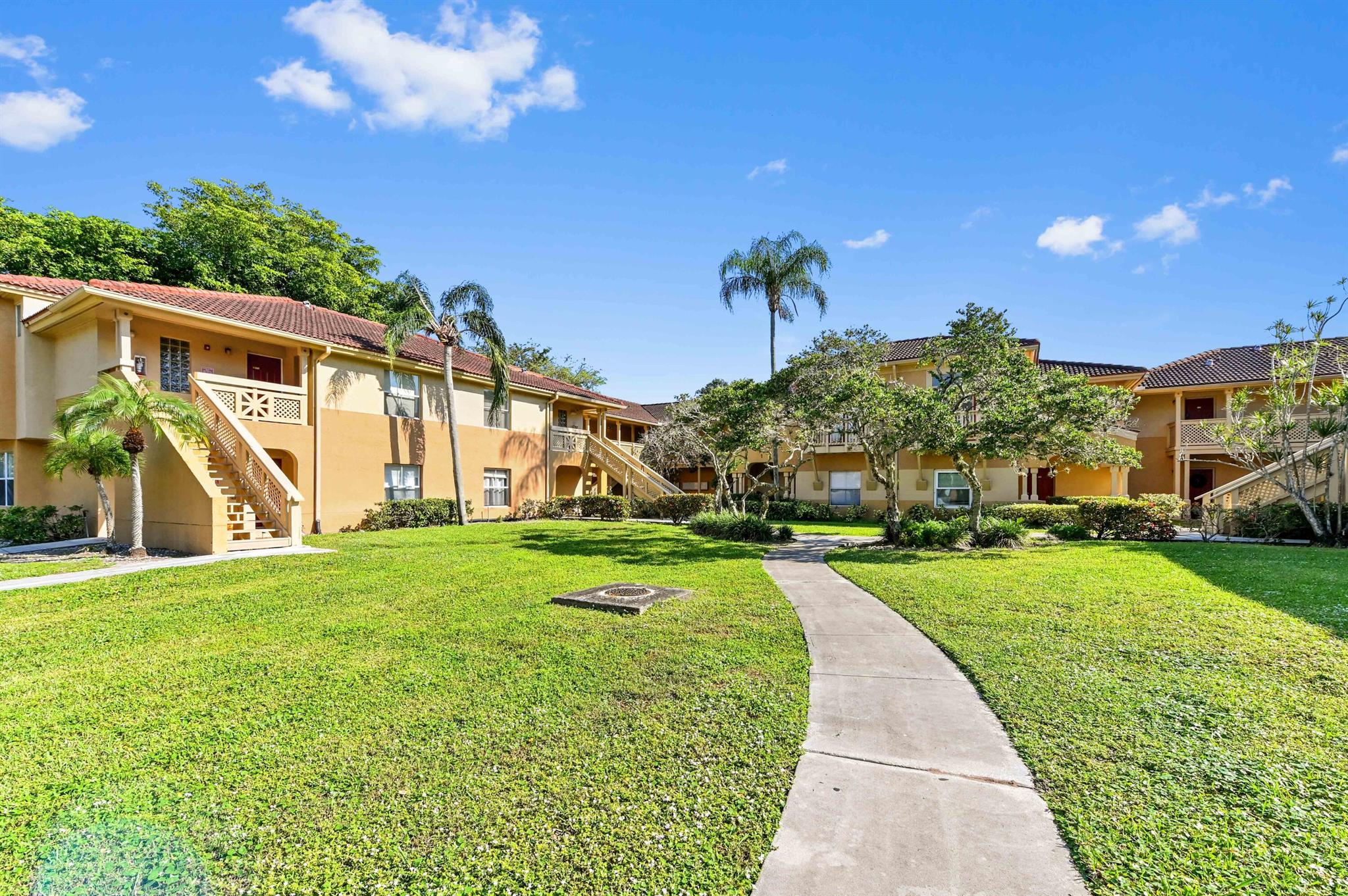 PALM LAKE CONDO - Residential