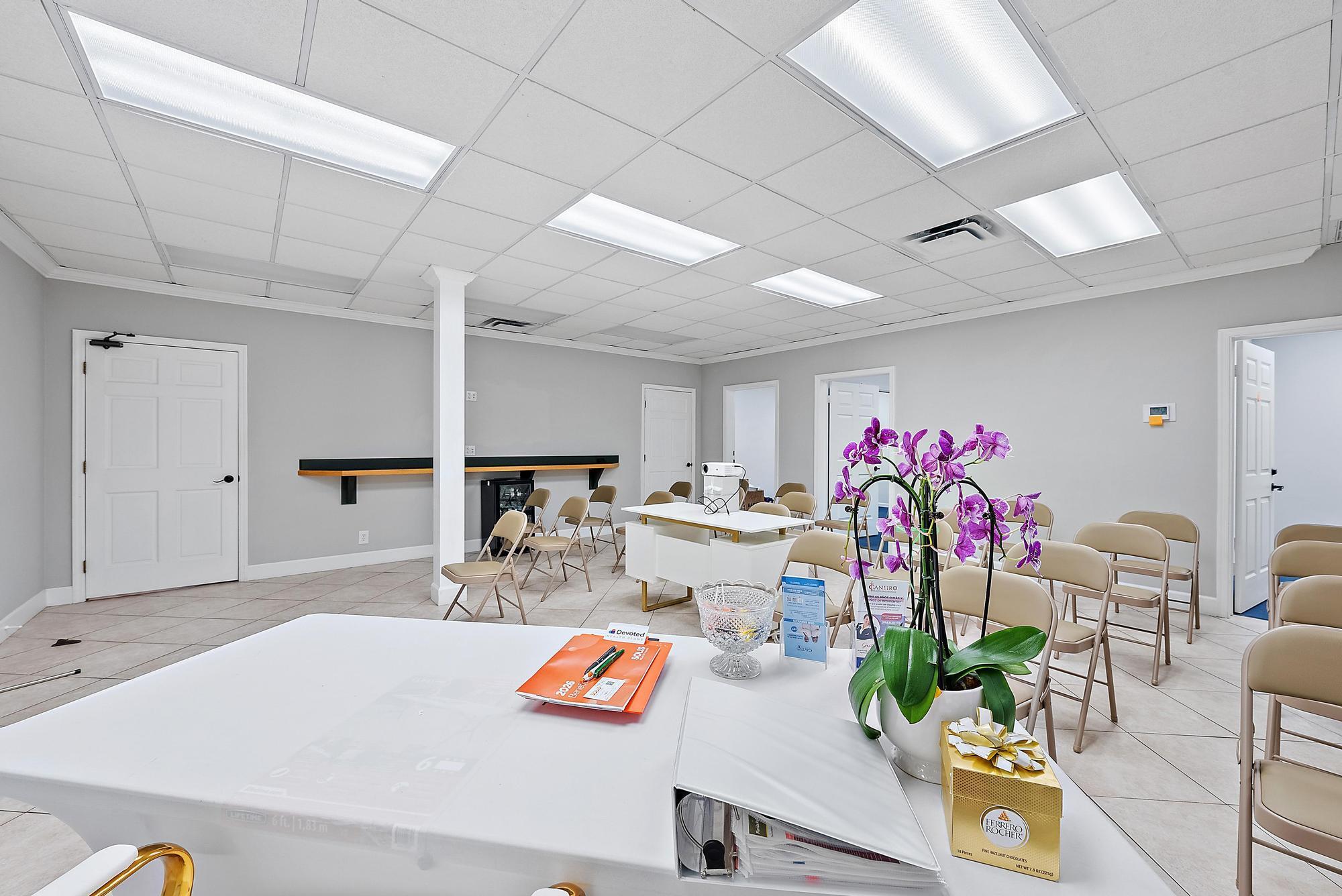 CONGRESS PARK OFFICE COND - Commercial Lease