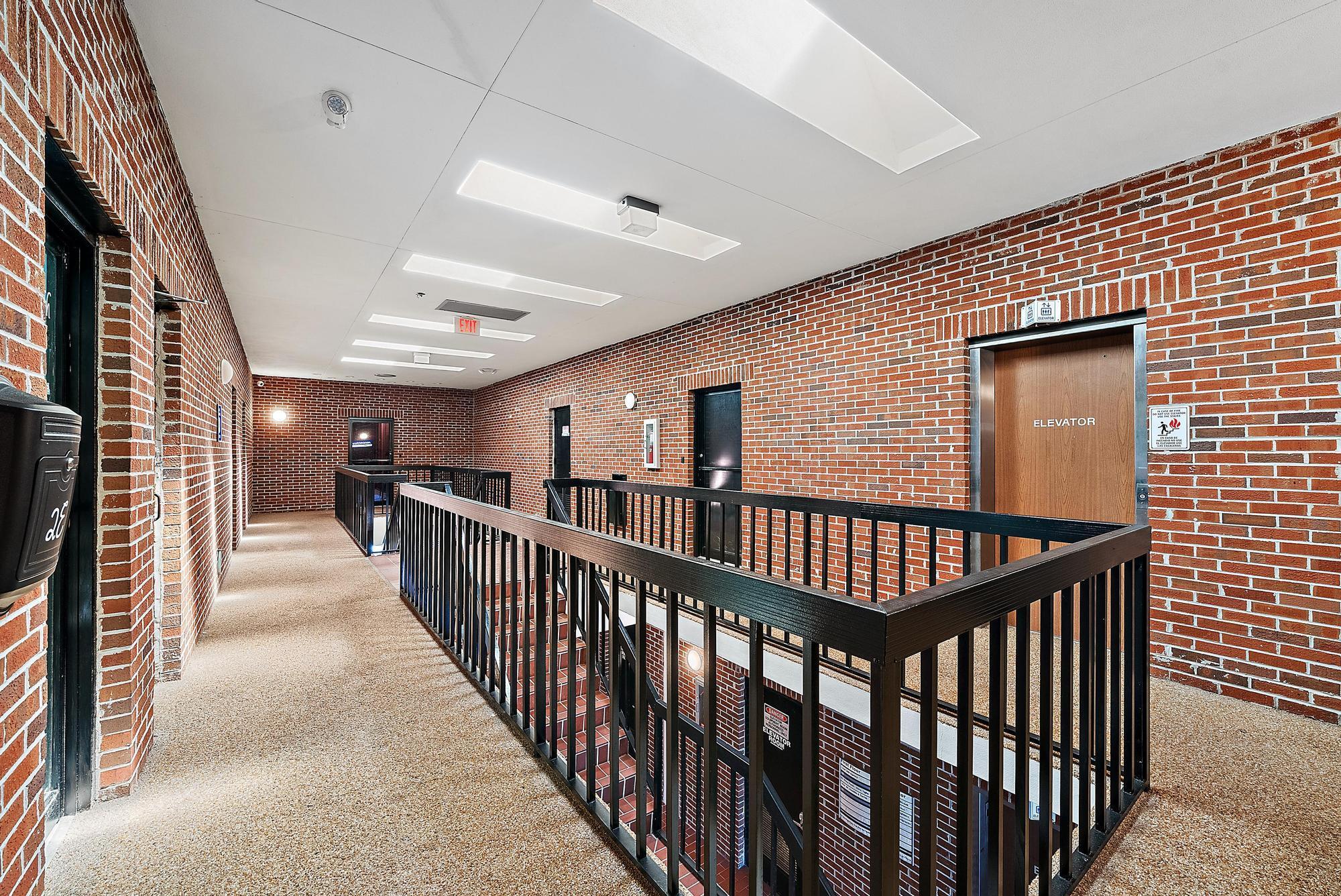 CONGRESS PARK OFFICE COND - Commercial Lease