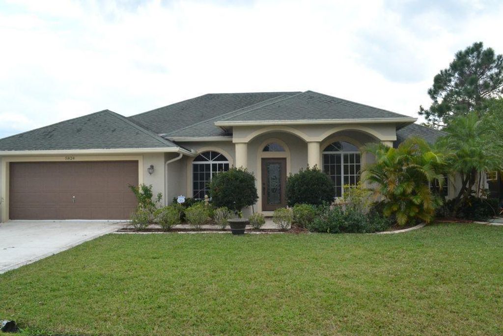 Photo of 5824 NW Cullom Circle, Saint Lucie West, FL 34986 (MLS # R10709992)