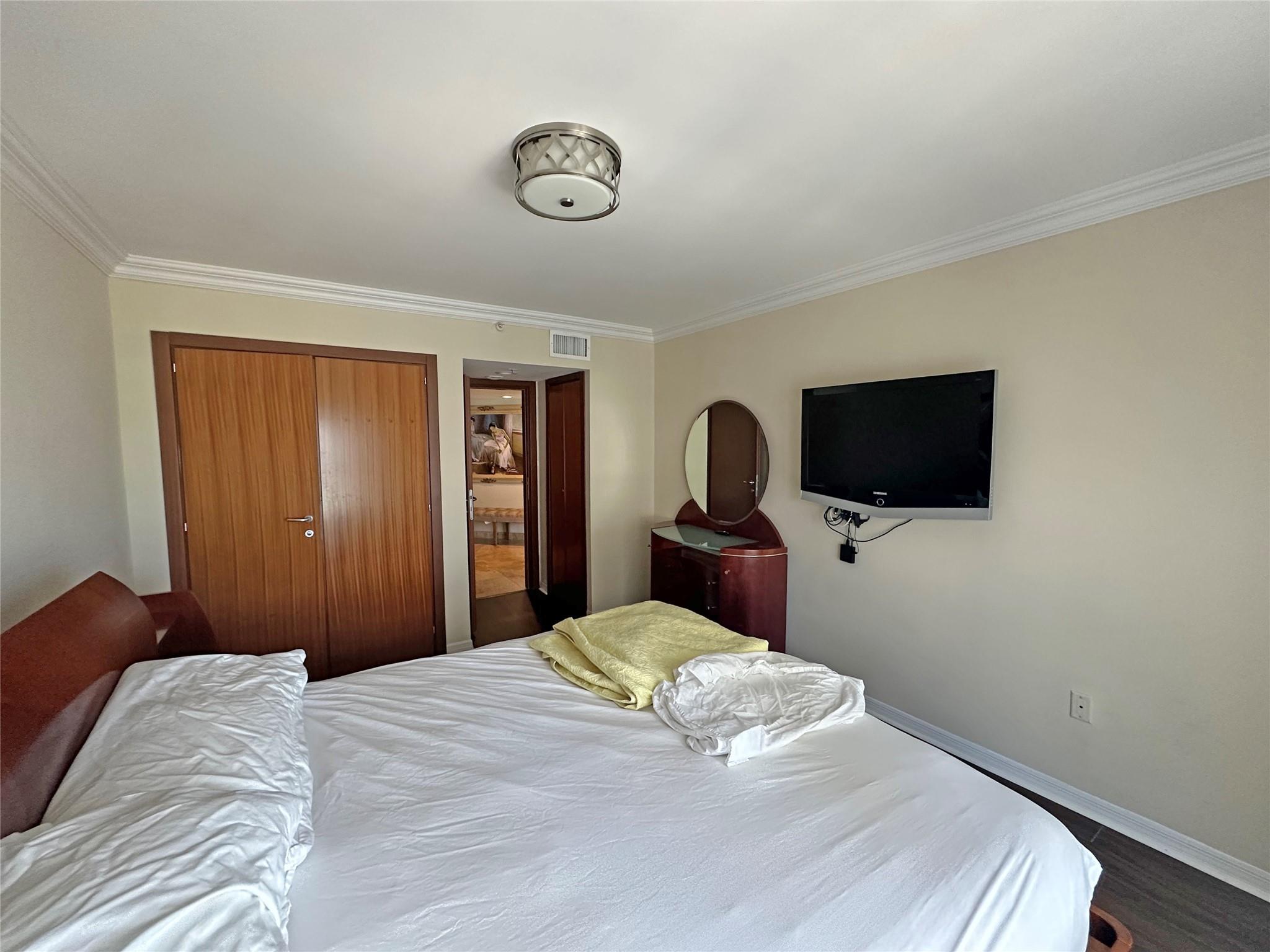 16711 Collins Ave 1207