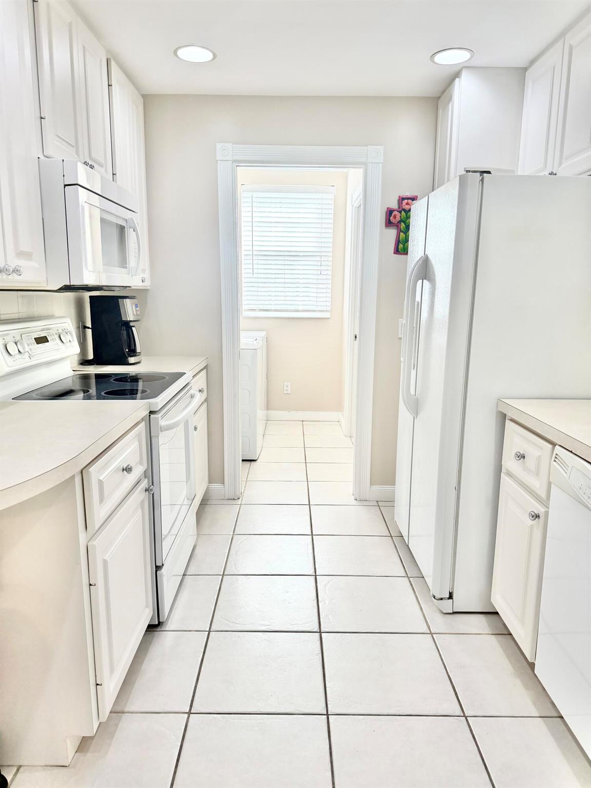 CATALINA LAKES - Residential Lease