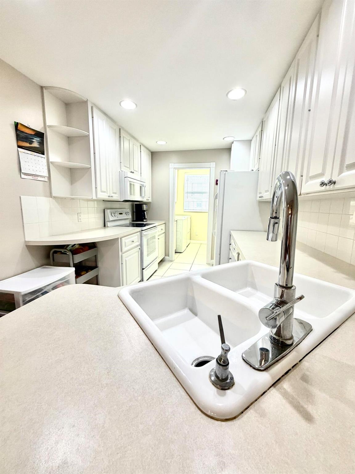 CATALINA LAKES - Residential Lease