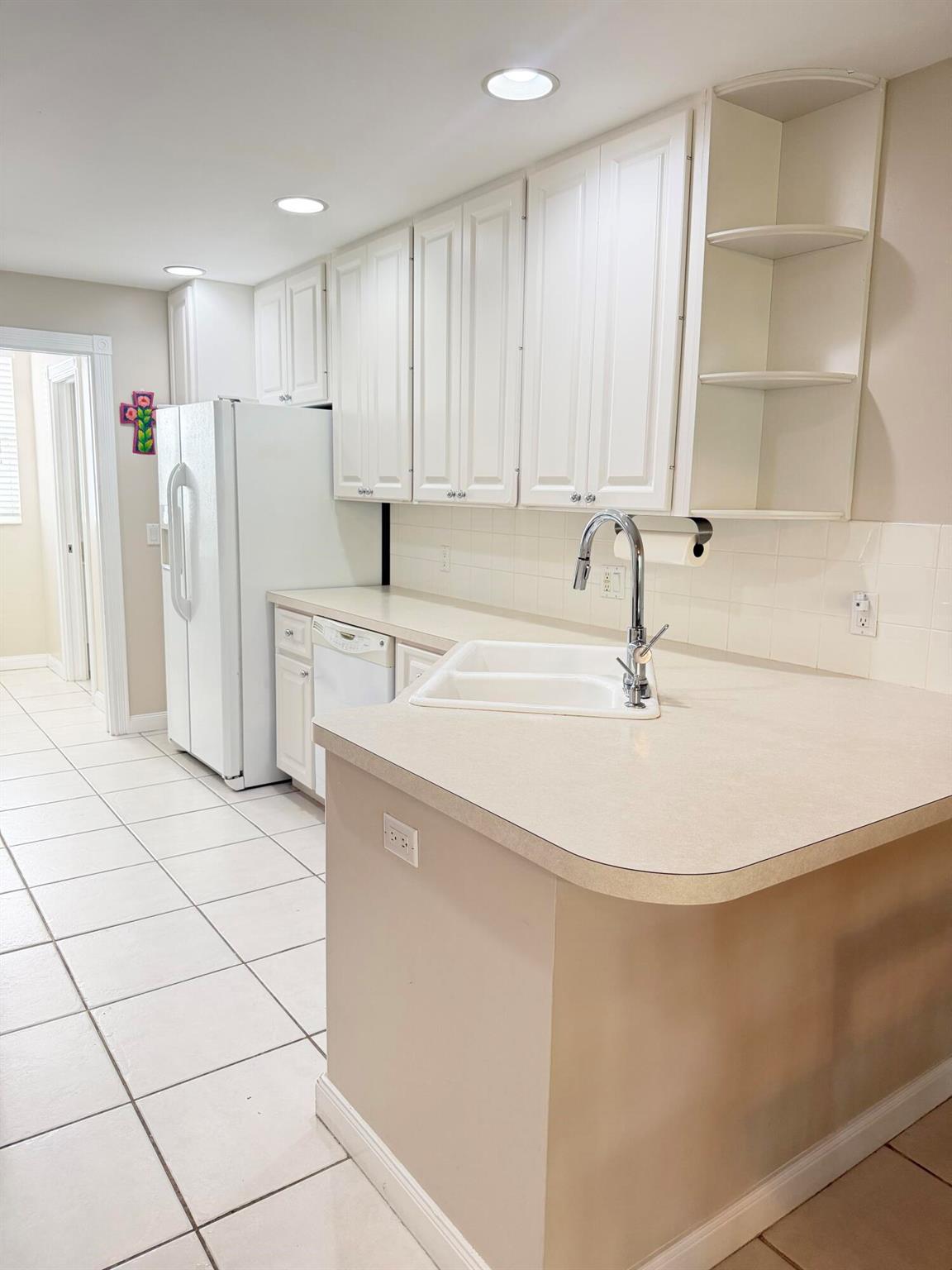 CATALINA LAKES - Residential Lease