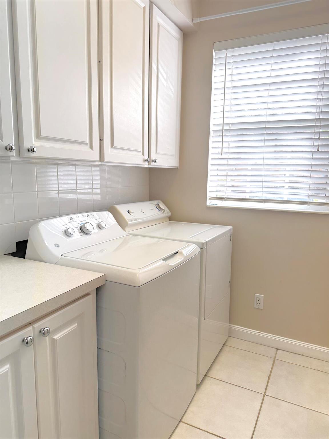CATALINA LAKES - Residential Lease