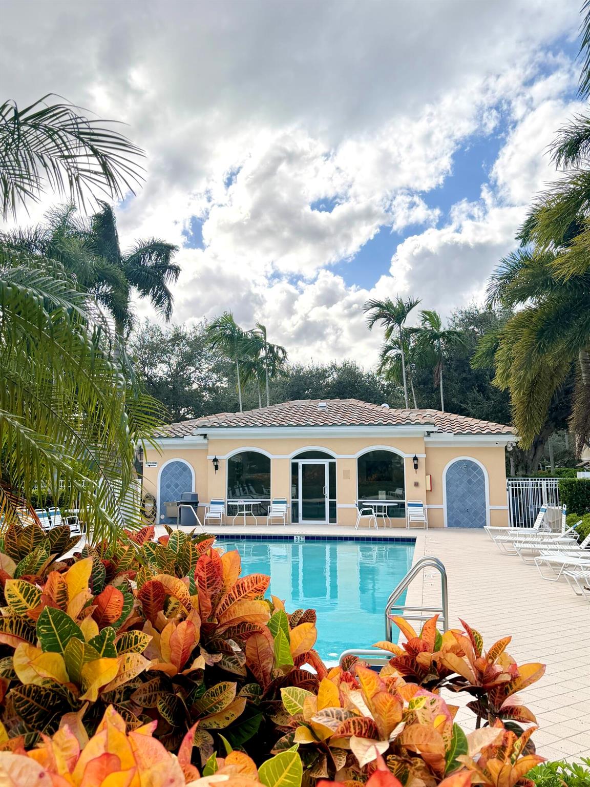 CATALINA LAKES - Residential Lease