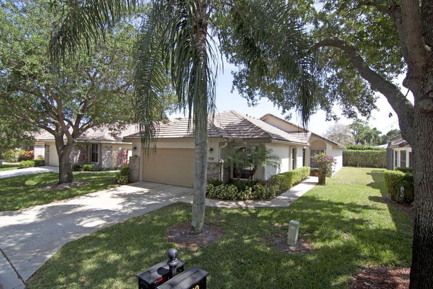 Well maintained 2 bed,with  den (easily converted to 3rd bed) in gated community only 5 minutes to Downtown Delray and the beach.Updated kitchen and baths, high ceilings, screened porch, hurricane shutters,security system, 2 car garage.