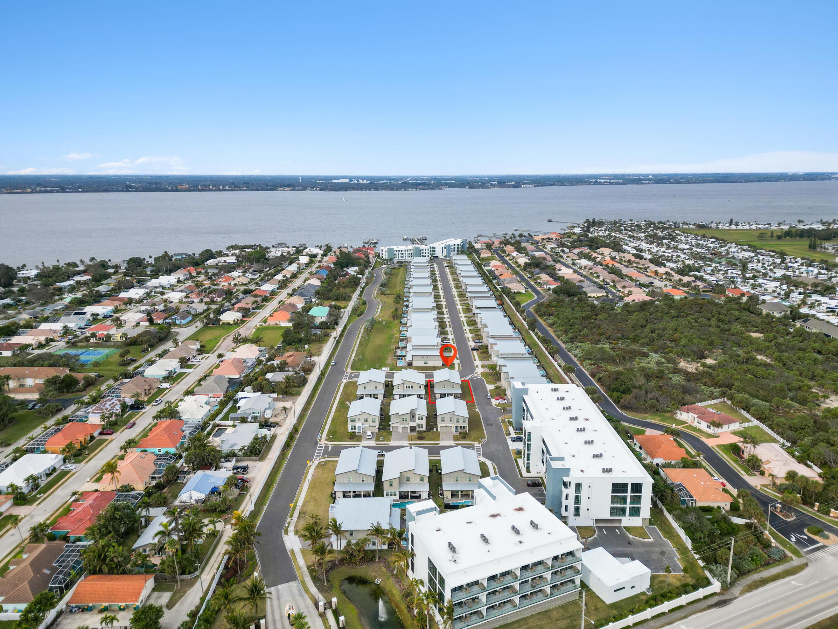 HARBOR ISLAND BEACH CLUB - Residential