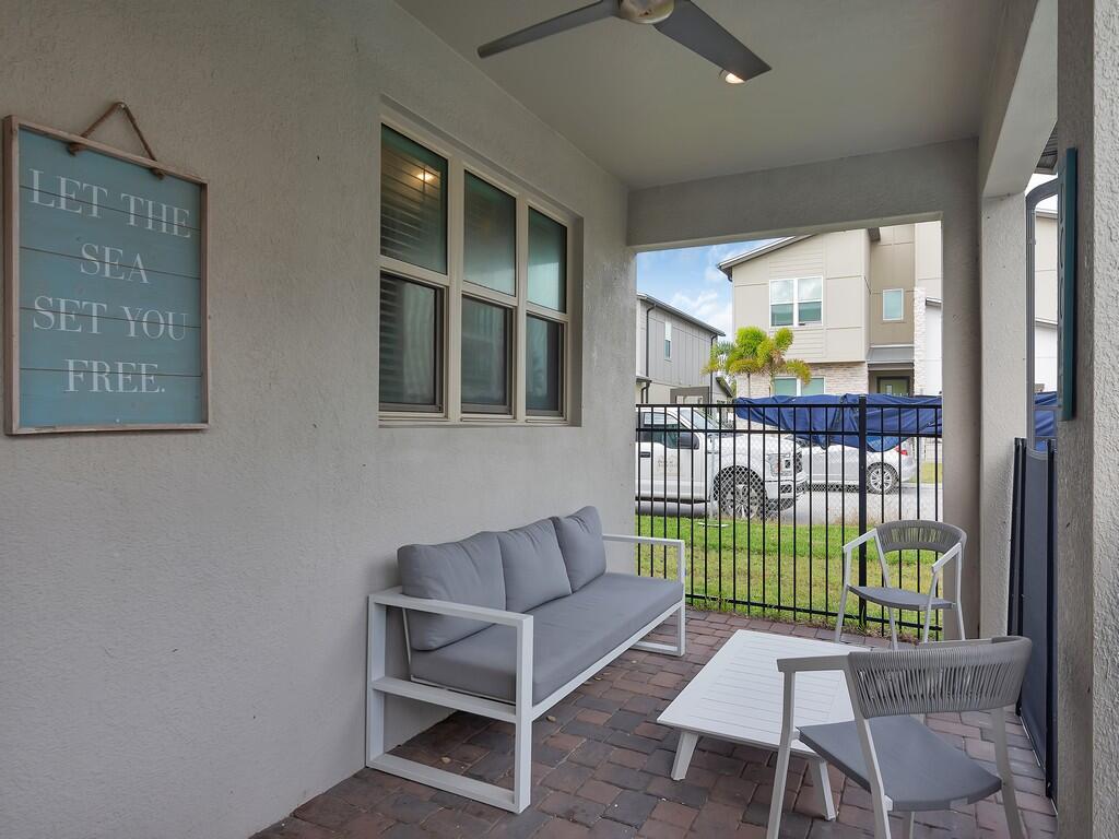 HARBOR ISLAND BEACH CLUB - Residential