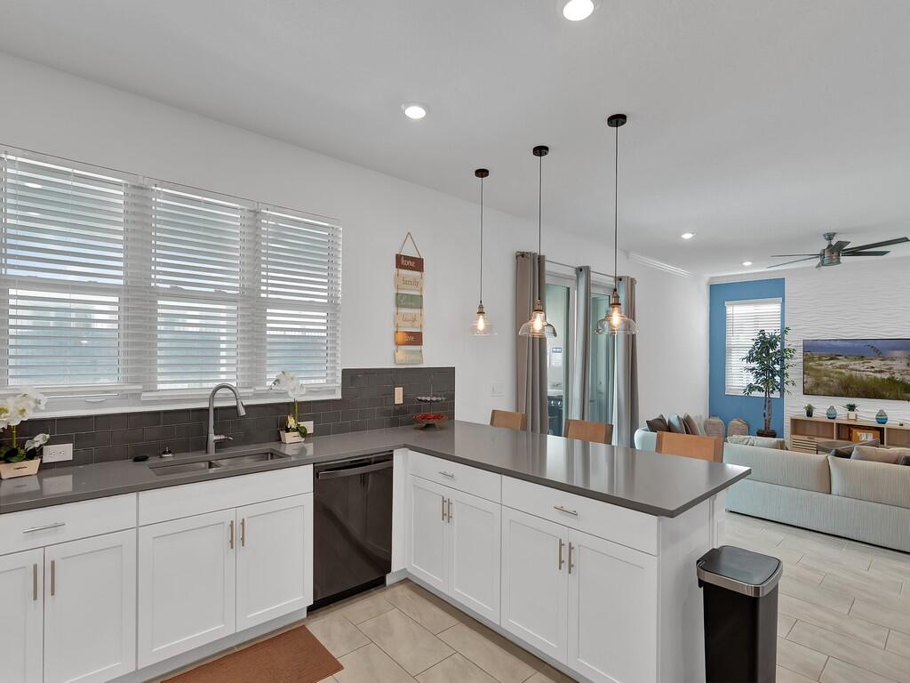 HARBOR ISLAND BEACH CLUB - Residential