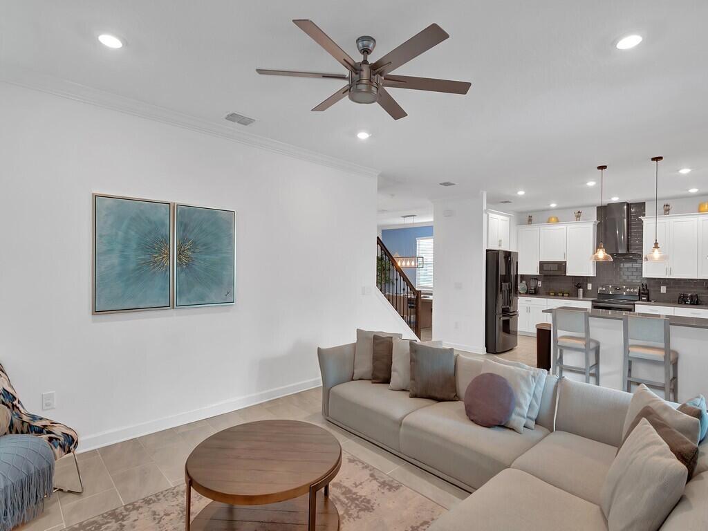 HARBOR ISLAND BEACH CLUB - Residential