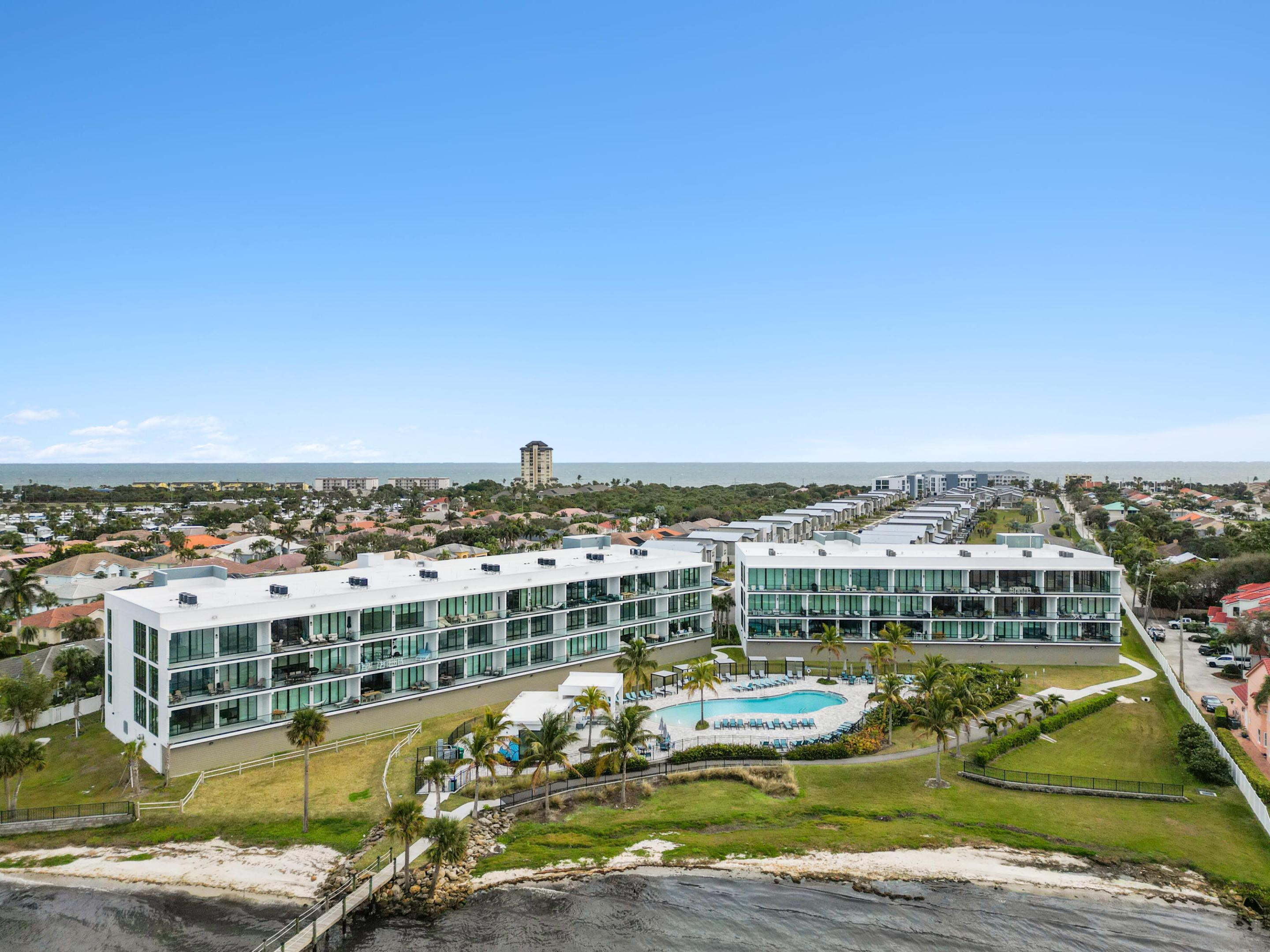 HARBOR ISLAND BEACH CLUB - Residential