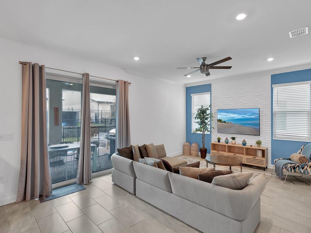 HARBOR ISLAND BEACH CLUB - Residential