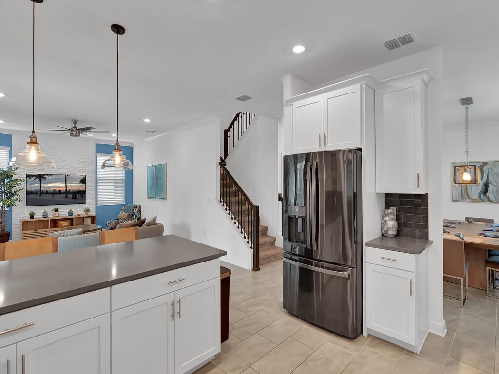 HARBOR ISLAND BEACH CLUB - Residential