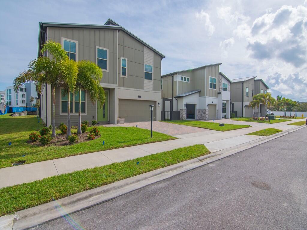 HARBOR ISLAND BEACH CLUB - Residential