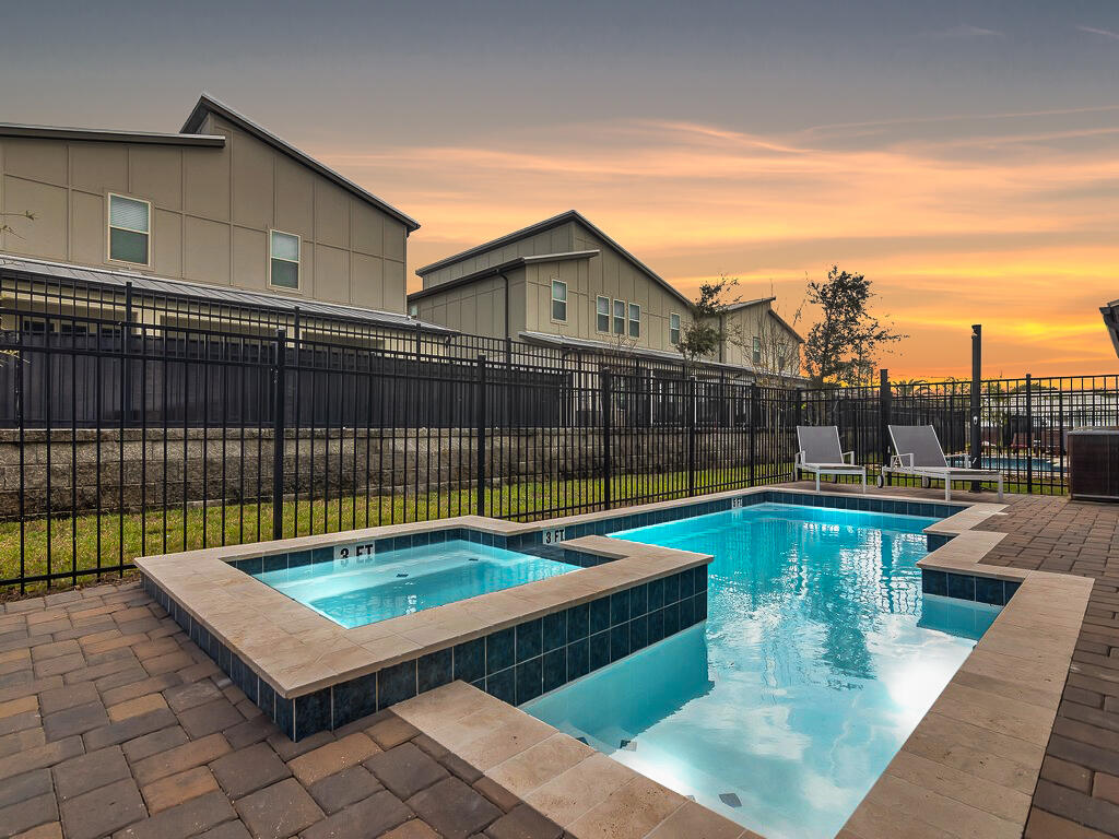 HARBOR ISLAND BEACH CLUB - Residential