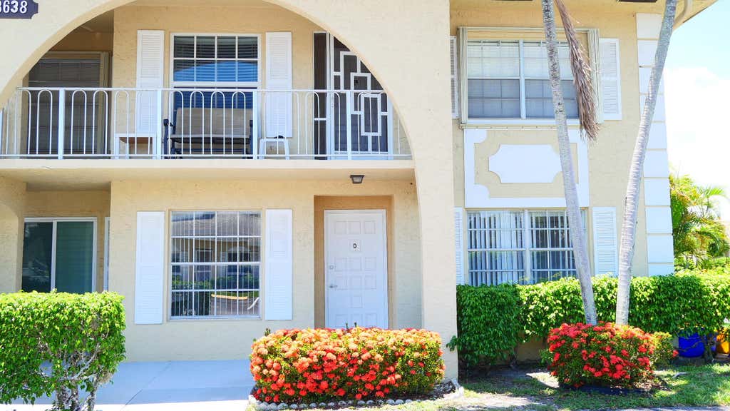 Photo of 13638 Via Flora #D, Delray Beach, FL 33484 (MLS # B26044210)