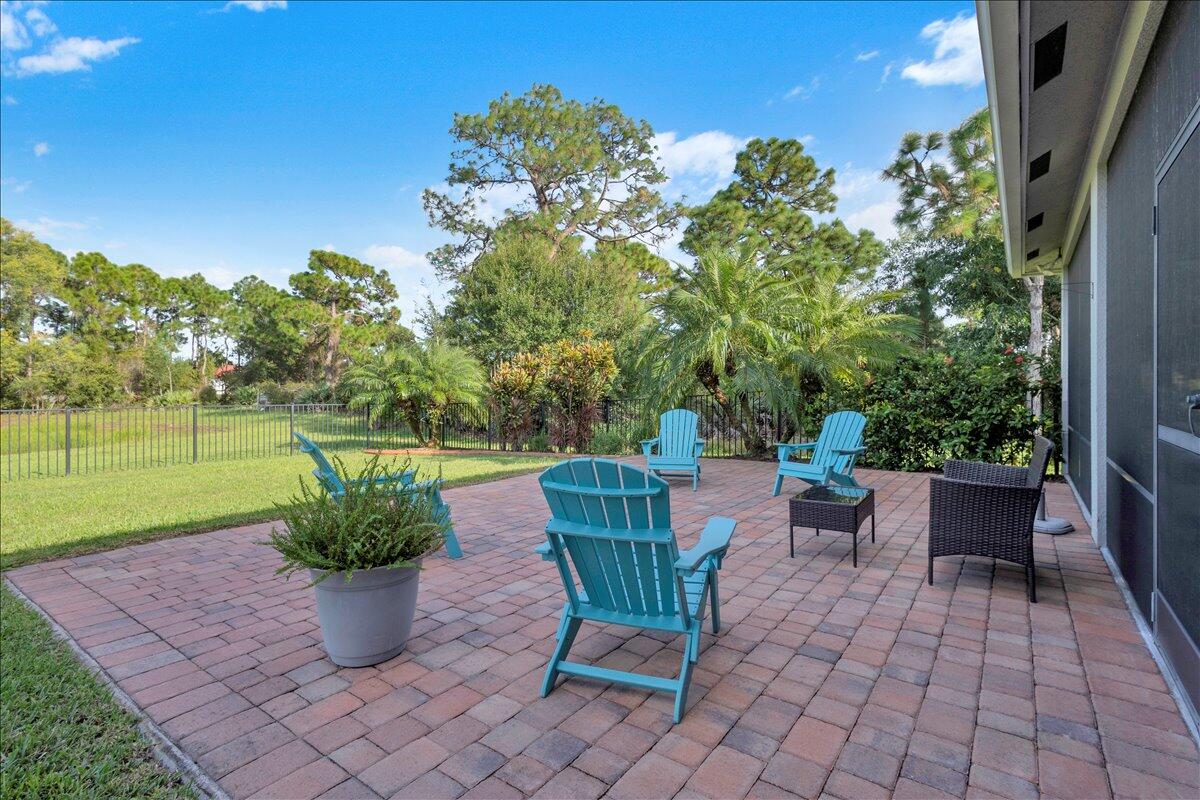 367 SW Vista Lake Drive