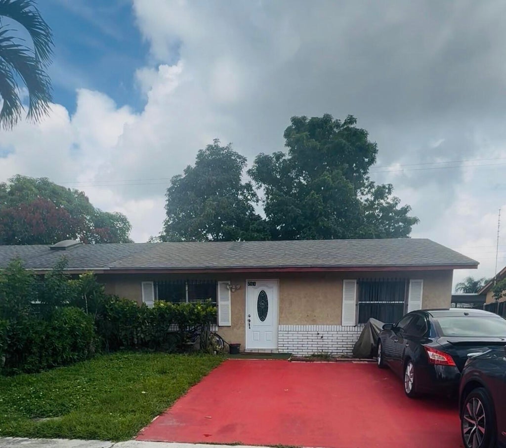 Photo of 5010 PIMLICO Court #STUDIO, West Palm Beach, FL 33415 (MLS # B26075297)