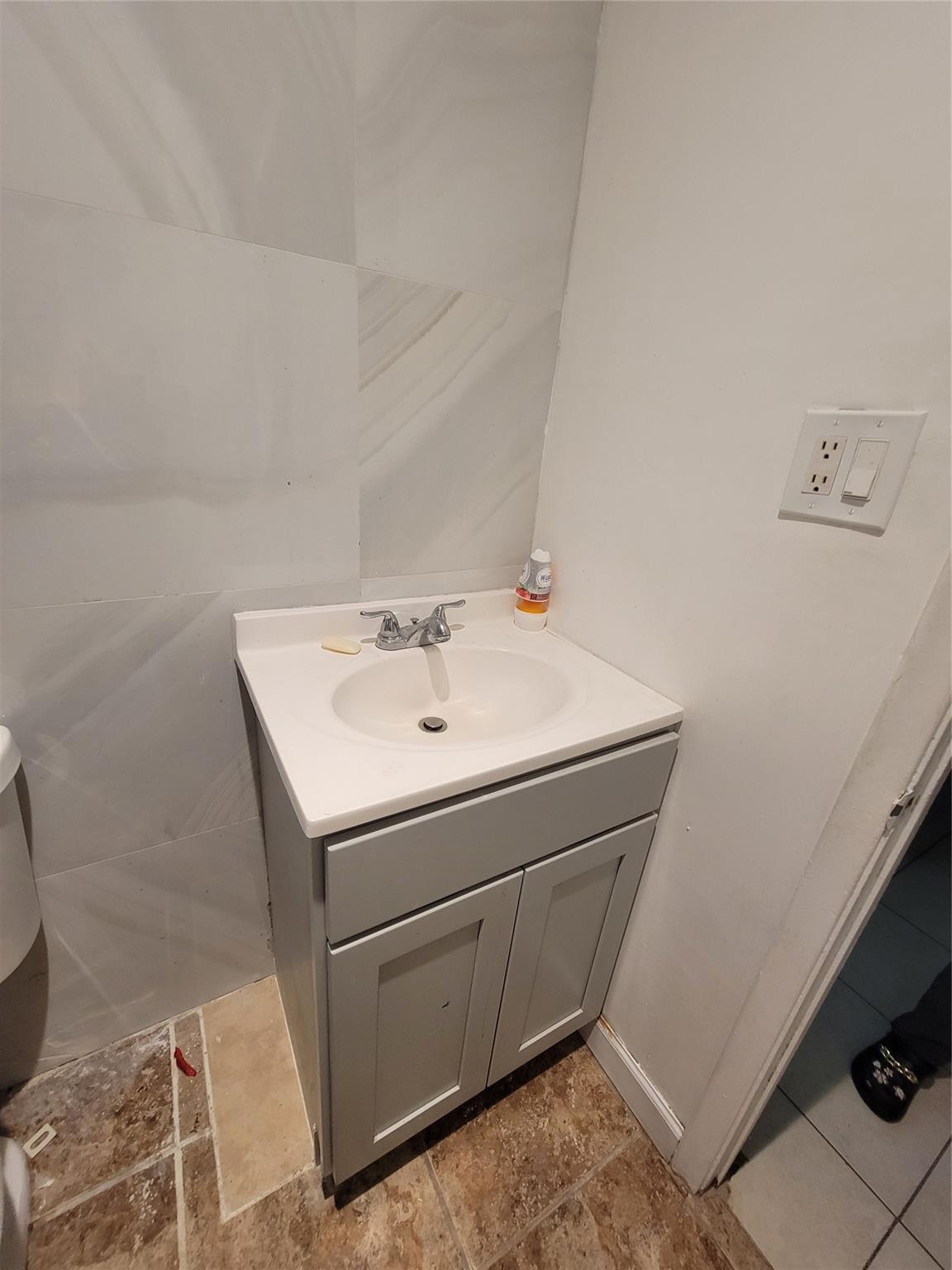 Forward Sub 1 52-40 B - Residential