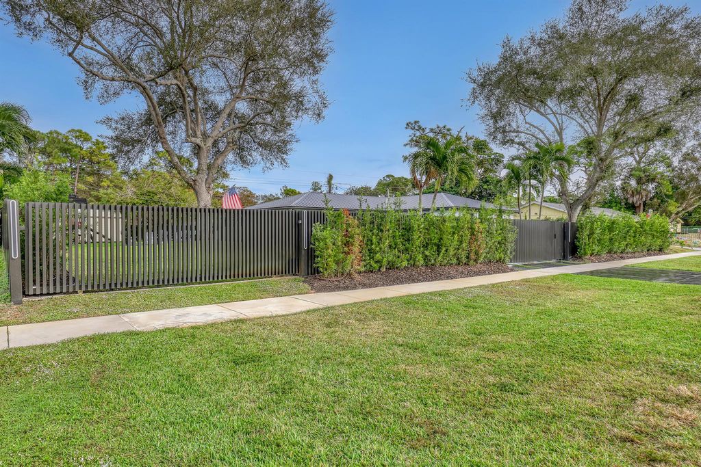 Photo of 7077 Oakmont Drive, Lake Worth, FL 33467 (MLS # R11148033)