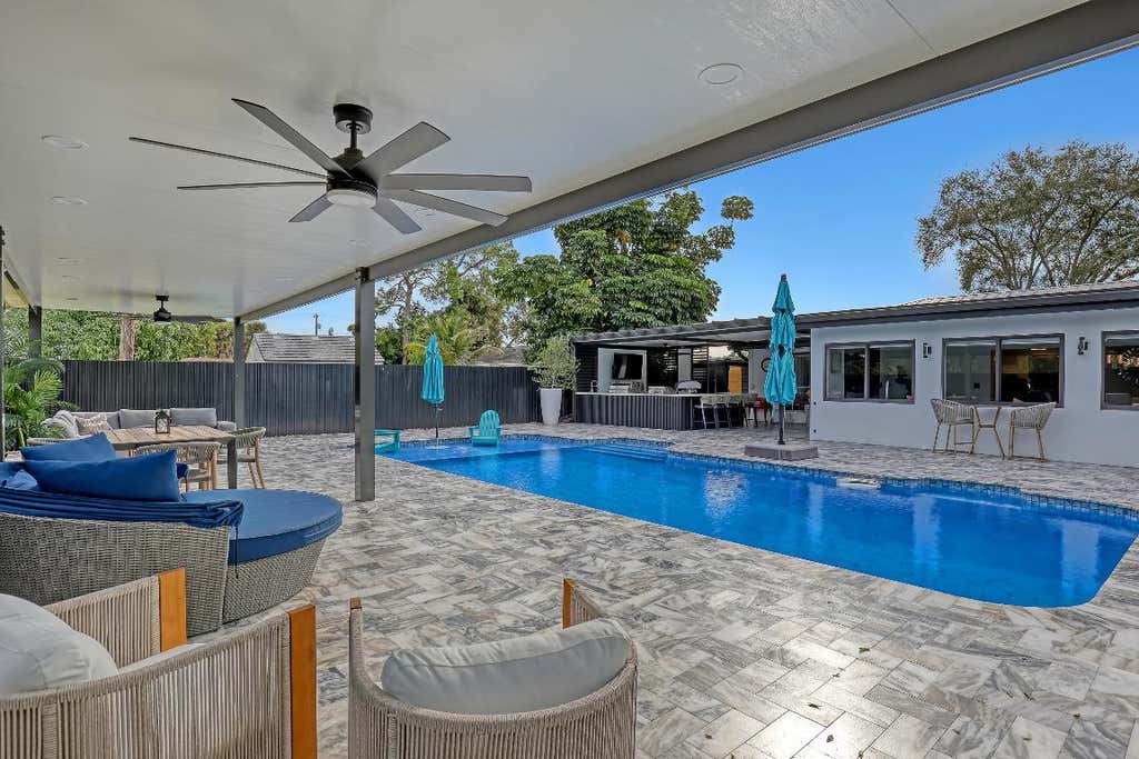 Photo of 7077 Oakmont Drive, Lake Worth, FL 33467 (MLS # R11148033)
