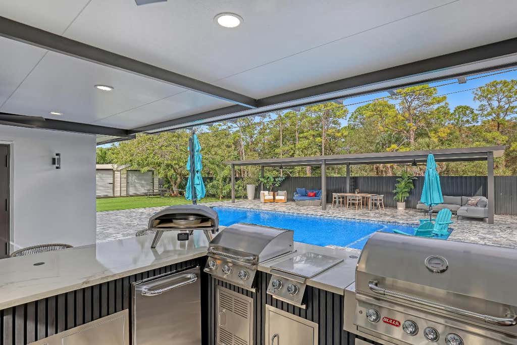 Photo of 7077 Oakmont Drive, Lake Worth, FL 33467 (MLS # R11148033)