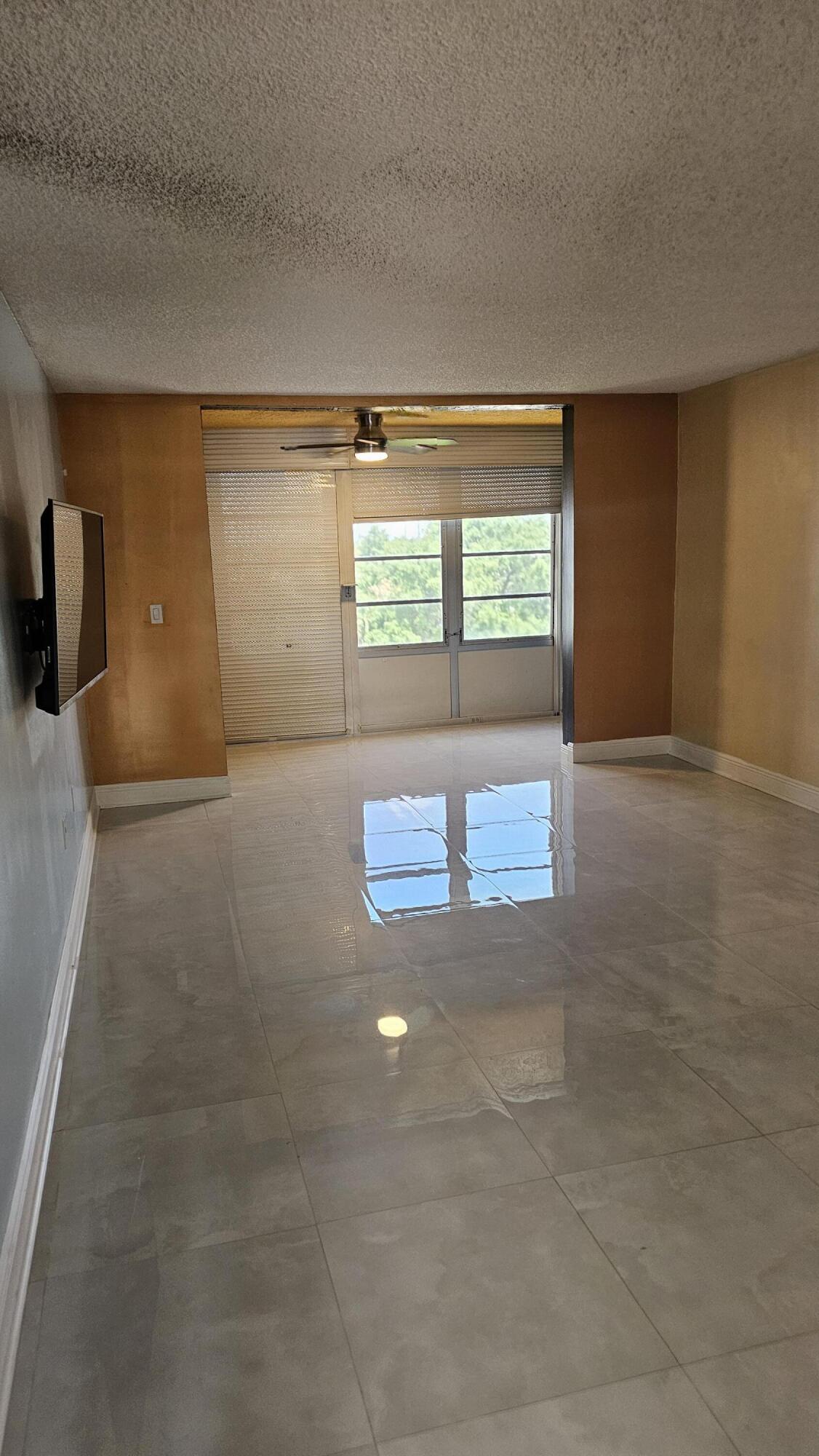 SOMERSET AT LAUDERDALE LAKES - Residential