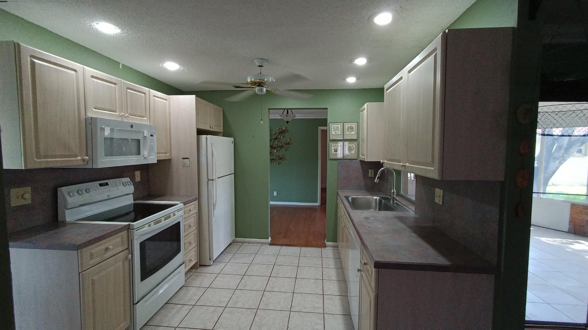 1040 NW 49th Ct