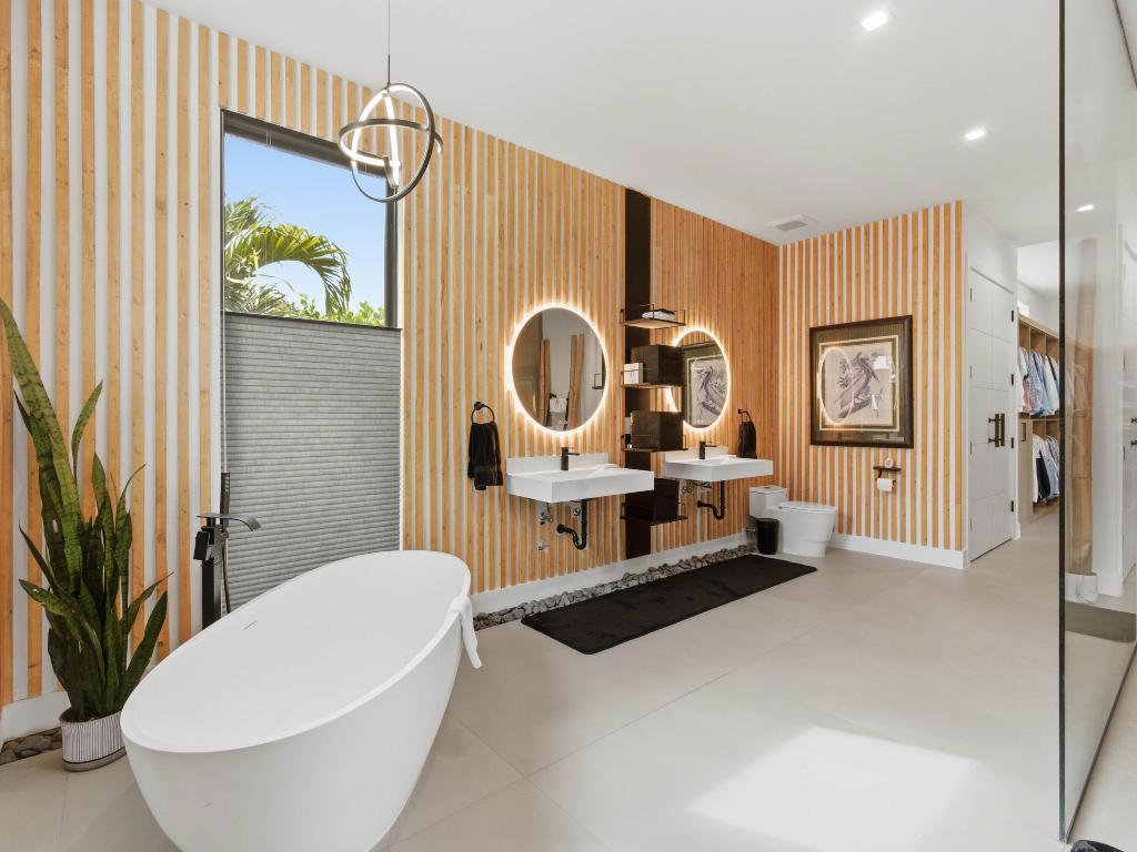 FAIRWAYS THE - Residential