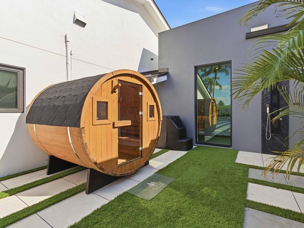 FAIRWAYS THE - Residential