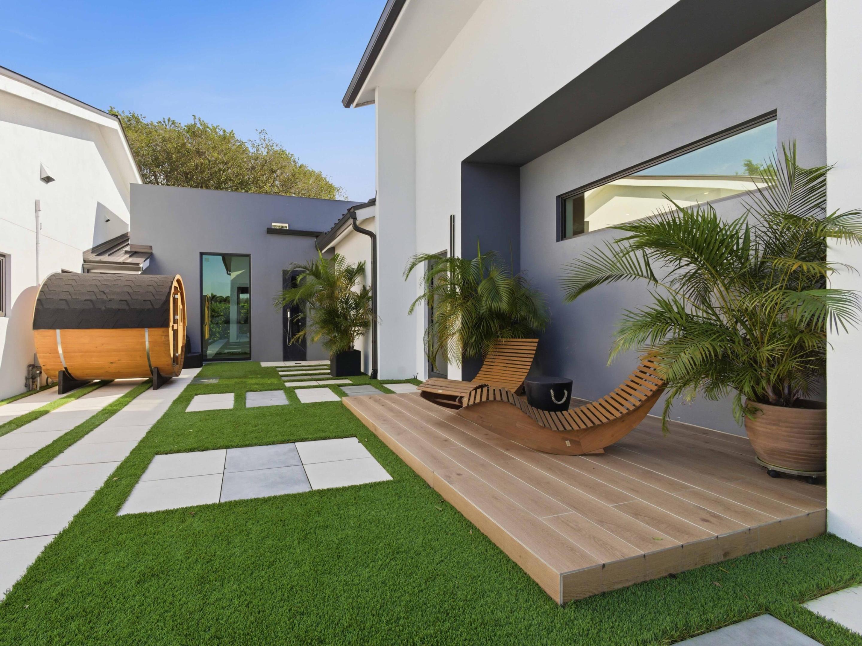 FAIRWAYS THE - Residential