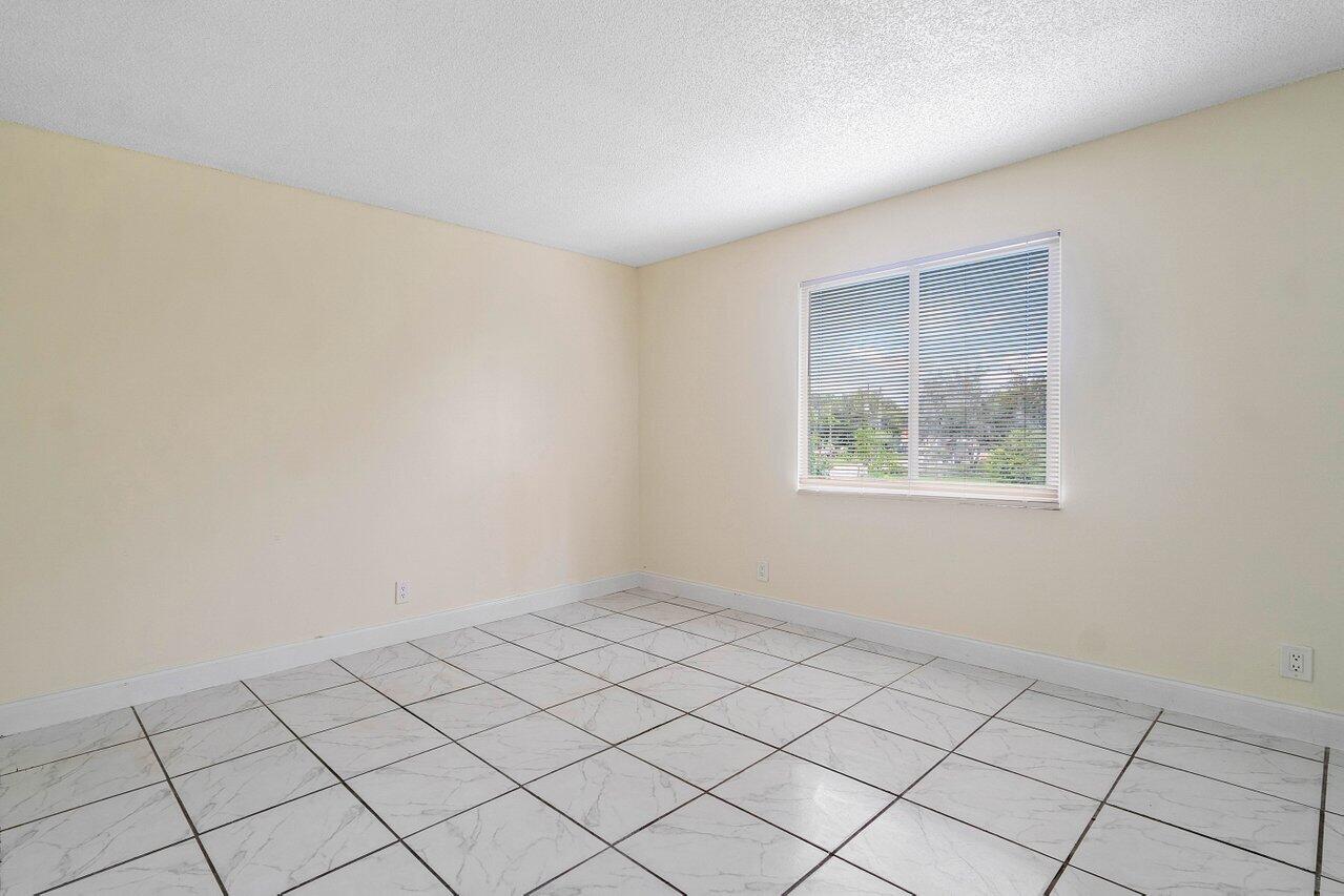 PALM BEACH FARMS CO 7 - Residential Lease