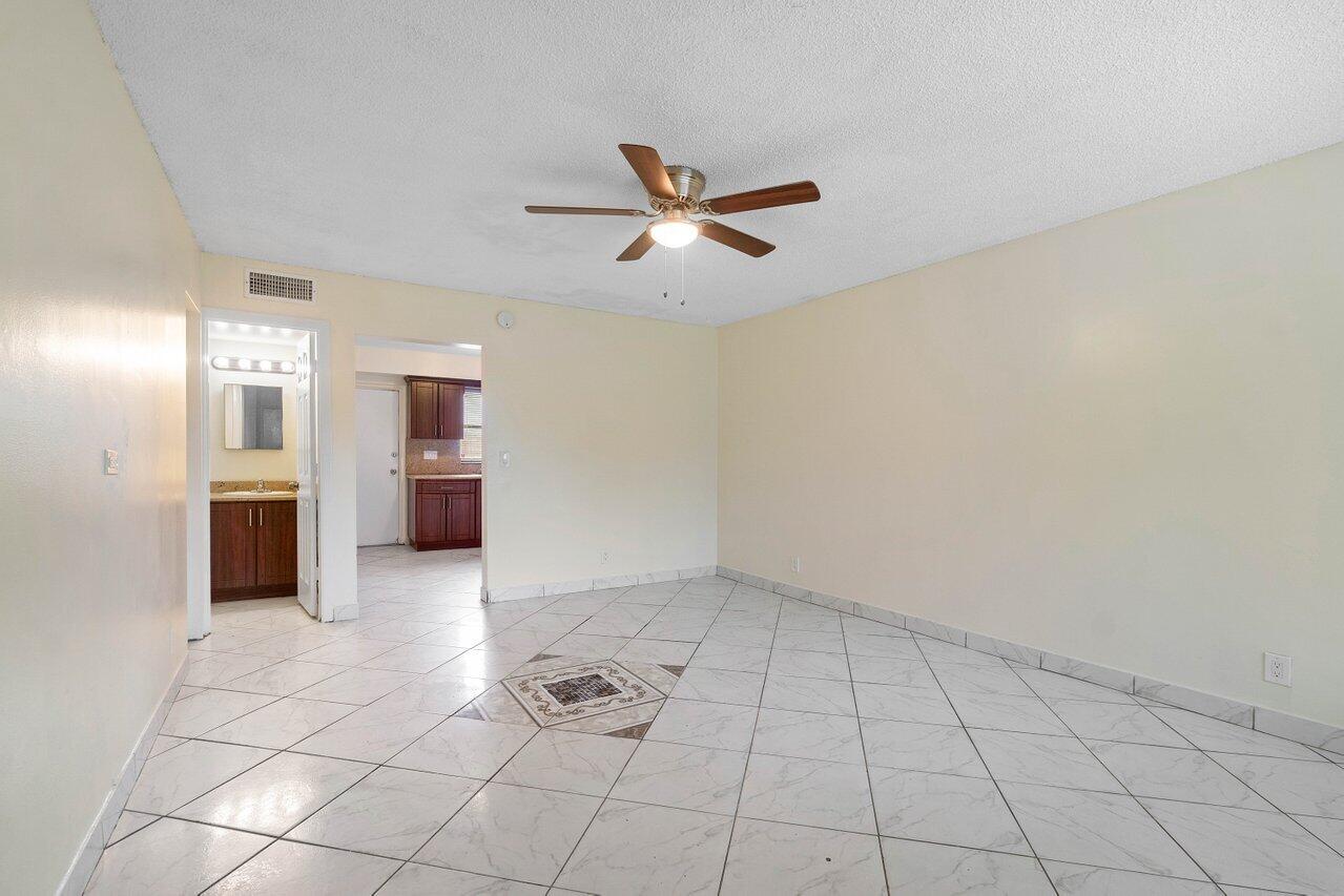 PALM BEACH FARMS CO 7 - Residential Lease