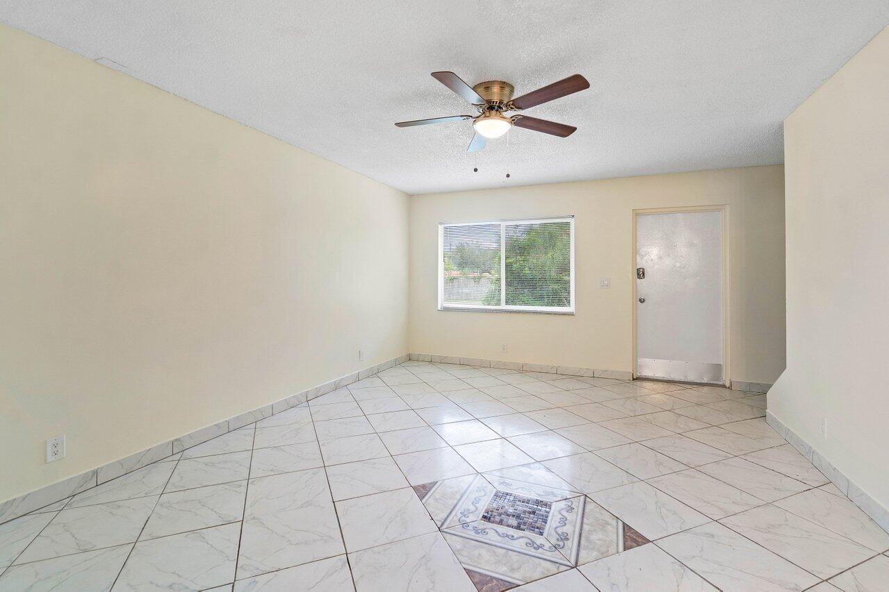 PALM BEACH FARMS CO 7 - Residential Lease