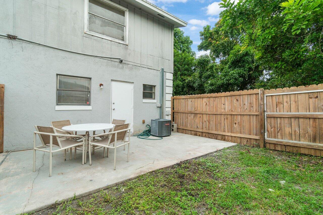 PALM BEACH FARMS CO 7 - Residential Lease
