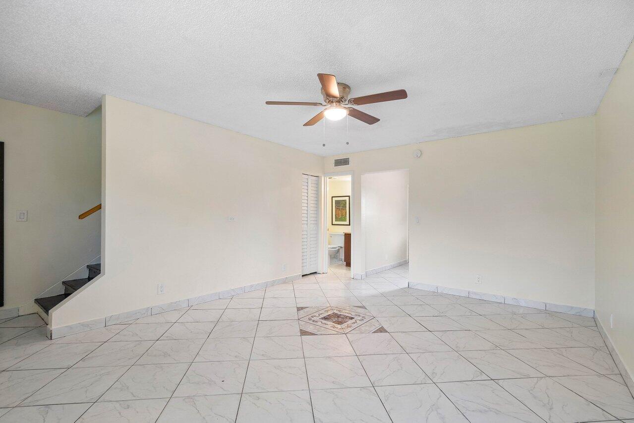PALM BEACH FARMS CO 7 - Residential Lease