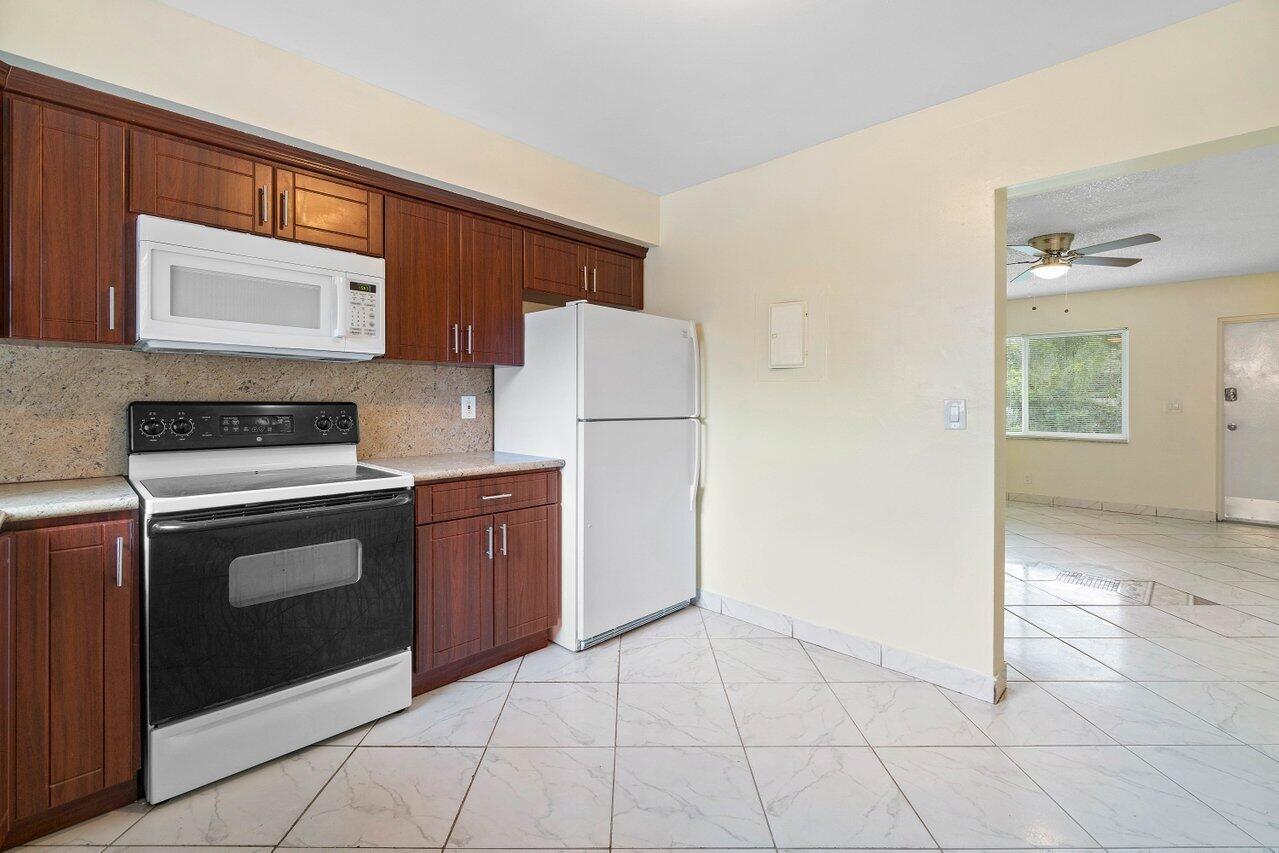 PALM BEACH FARMS CO 7 - Residential Lease