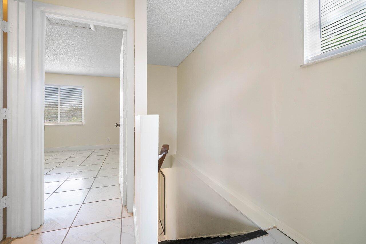 PALM BEACH FARMS CO 7 - Residential Lease